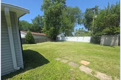 12 Circle Drive E, Montgomery, IL 60538 - Photo 9