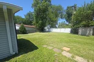 12 Circle Dr E, Montgomery, IL 60538 - Photo 9