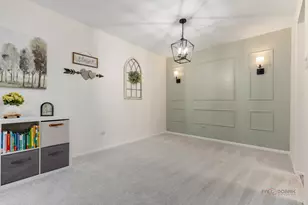 823 E Coach Rd, Palatine, IL 60074 - Photo 9