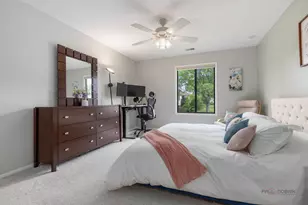 823 E Coach Rd, Palatine, IL 60074 - Photo 17