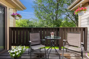 823 E Coach Rd, Palatine, IL 60074 - Photo 15