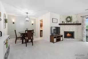 823 E Coach Rd, Palatine, IL 60074 - Photo 5