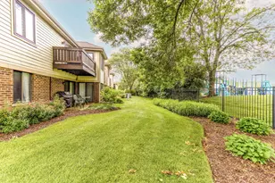 823 E Coach Rd, Palatine, IL 60074 - Photo 23