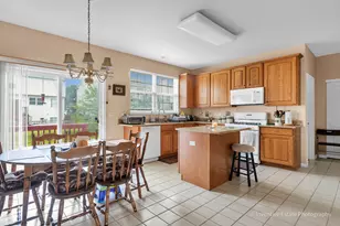 6096 Russell Dr, Hoffman Estates, IL 60192 - Photo 9