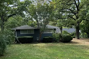 355 Hiawatha Dr, Lake in the Hills, IL 60156 - Photo 15