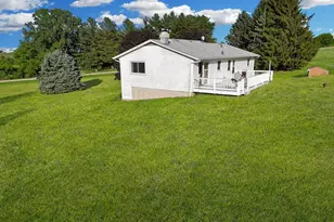 2508 Lundgren Rd, Pecatonica, IL 61063 - Photo 3