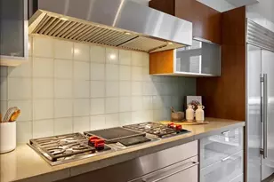 460 W Superior St, Chicago, IL 60654 - Photo 15