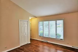 1932 Golf View Dr, Bartlett, IL 60103 - Photo 11