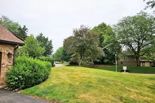 1932 Golf View Dr, Bartlett, IL 60103 - Photo 5