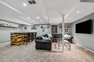 1040 N Charles St, Naperville, IL 60563 - Photo 25