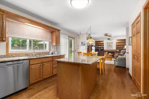 30W110 Avondale Ct, Warrenville, IL 60555 - Photo 7