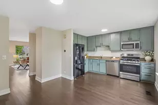 856 W St Johns Pl, Palatine, IL 60067 - Photo 7