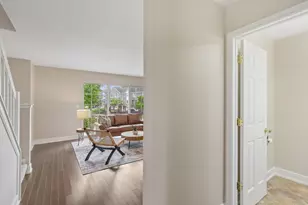 856 W St Johns Pl, Palatine, IL 60067 - Photo 5