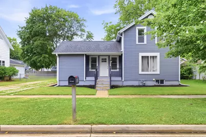 207 E Jefferson Avenue, Hampshire, IL 60140 - Photo 1