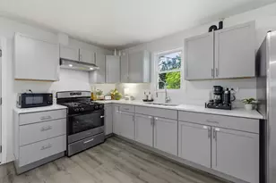 207 E Jefferson Ave, Hampshire, IL 60140 - Photo 3