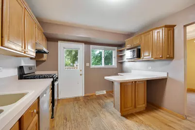 1381 Volkamer Trail, Elk Grove Village, IL 60007 - Photo 9