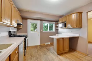 1381 Volkamer Trail, Elk Grove Village, IL 60007 - Photo 9