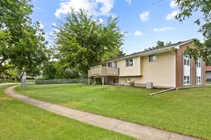 1381 Volkamer Trail, Elk Grove Village, IL 60007 - Photo 23
