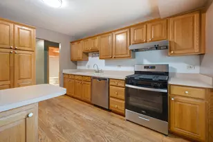 1381 Volkamer Trail, Elk Grove Village, IL 60007 - Photo 7