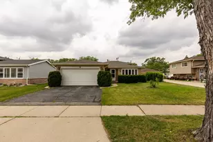 70 Dover Dr, Des Plaines, IL 60018 - Photo 3