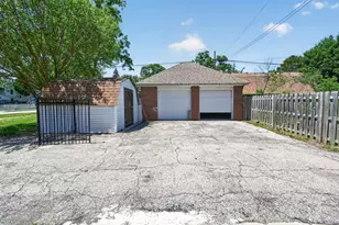 558 N Crystal St, Elgin, IL 60123 - Photo 7