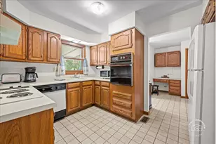 13 N Weston Ave, Elgin, IL 60123 - Photo 9
