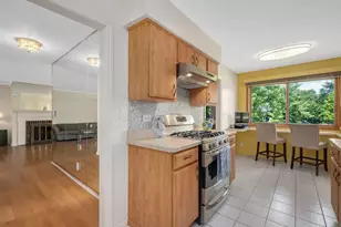 19W182 Ginny Ln E, Oak Brook, IL 60523 - Photo 17