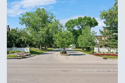 19W182 Ginny Lane E #182, Oak Brook, IL 60523 - Photo 3