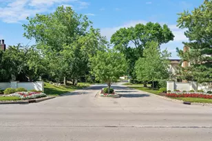 19W182 Ginny Ln E, Oak Brook, IL 60523 - Photo 3