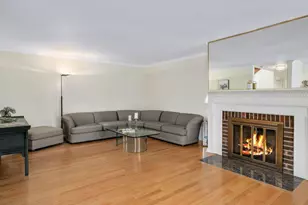 19W182 Ginny Ln E, Oak Brook, IL 60523 - Photo 9