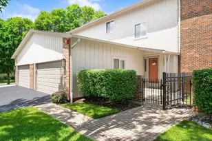 19W182 Ginny Ln E, Oak Brook, IL 60523 - Photo 5
