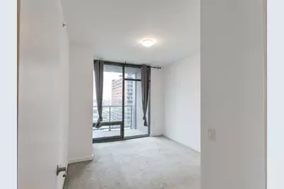 100 E 14th Street #1808, Chicago, IL 60605 - Photo 9