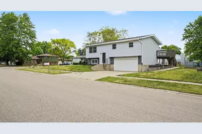 651 Michigan Avenue, South Elgin, IL 60177 - Photo 1