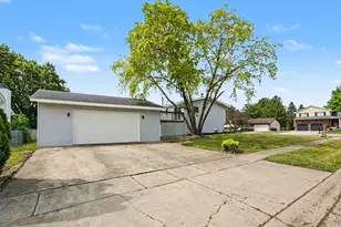 651 Michigan Ave, South Elgin, IL 60177 - Photo 3