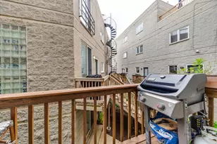 1157 W Newport Ave, Chicago, IL 60657 - Photo 9