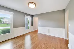 3780 Bordeaux Dr, Hoffman Estates, IL 60192 - Photo 11