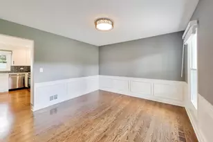 3780 Bordeaux Dr, Hoffman Estates, IL 60192 - Photo 9