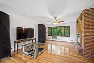 1225 Oakdale Dr, Elgin, IL 60123 - Photo 9