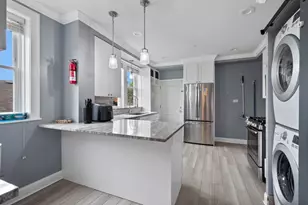 2732 W Greenleaf Ave, Chicago, IL 60645 - Photo 9
