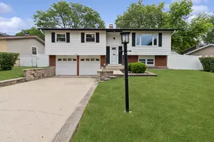 1111 N Greenfield Ln, Mount Prospect, IL 60056 - Photo 1