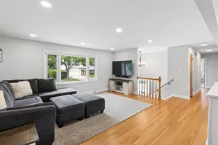 1111 N Greenfield Ln, Mount Prospect, IL 60056 - Photo 5