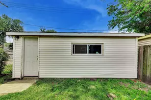 6751 S St Lawrence Ave, Chicago, IL 60637 - Photo 23