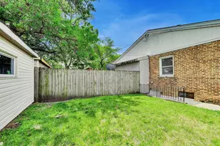 6751 S St Lawrence Ave, Chicago, IL 60637 - Photo 27