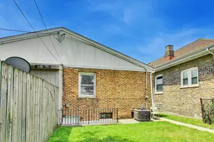 6751 S St Lawrence Ave, Chicago, IL 60637 - Photo 25