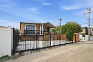 6710 W Forest Preserve Dr, Harwood Heights, IL 60706 - Photo 3