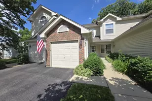 727 Shady Oaks Ct, Elgin, IL 60120 - Photo 1