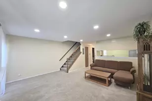727 Shady Oaks Ct, Elgin, IL 60120 - Photo 9