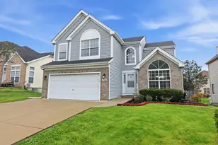 154 Augusta Dr, Streamwood, IL 60107 - Photo 1