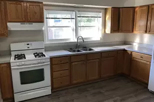 1911 Dewes St, Glenview, IL 60025 - Photo 9