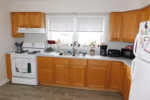 1911 Dewes St, Glenview, IL 60025 - Photo 11